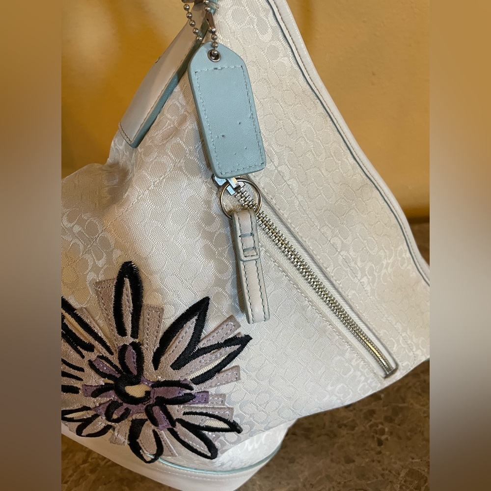 COACH Near Vintage Bee White Floral Embroidered Handbag Wristlet & Charm SET - Picture 7 of 17